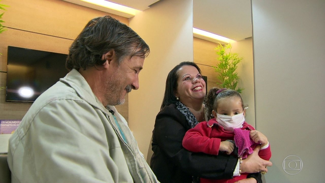 Menina de 4 anos se recupera de transplante de rim